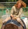 Jedna z netradičních aktivit: jízda na splašeném bizonu (foto Lupen)