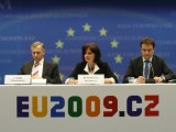 Ministryně Miroslava Kopicová a komisař Ján Figeľ na tiskové konferenci po skončení Rady 11. května 2009 v Bruselu.