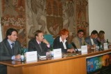 Na tiskové konferenci věnované letním aktivitám pražských dětí oslovili novináře představitelé magistrátu spolu se zástupci několika spolupracujících organizací.