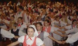 XIII. mezinárodní dětský folklorní festival TRADICE EVROPY 2011 - závěrečný Evropský bál byl zahájen polonézou