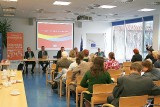 Lednové diskuse v Evropském domě se zúčastnily asi dvě desítky lidí. (Foto Jiří Majer)