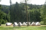 Tak se staví tábor - Klučanka 2012 (foto Asociace TOM)